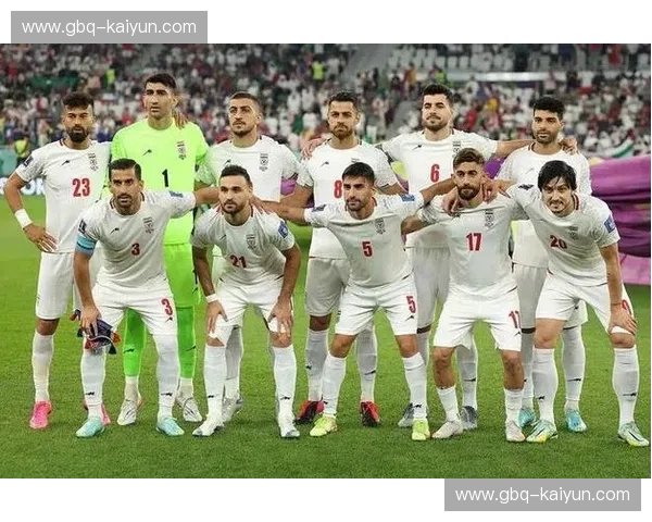 亚洲之巅的宿命：蓝武士与波斯铁骑，谁才是真正的绿茵图腾？